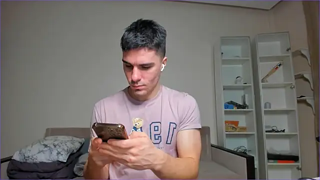 Snapshot of sam_huston chatting on 02/16/25, 04:42 sam huston online show from 02/16/25, 04:42