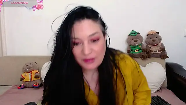 Snapshot of ElenaRose90 chatting on 06/04/26, 08:26 ElenaRose90 online show from 06/04/26, 08:26