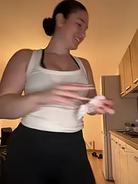 Snapshot of moniqque chatting on 09/08/25, 07:02 moniqque online show from 09/08/25, 07:02