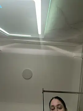 Snapshot of moniqque chatting on 02/19/26, 07:43 moniqque online show from 02/19/26, 07:43