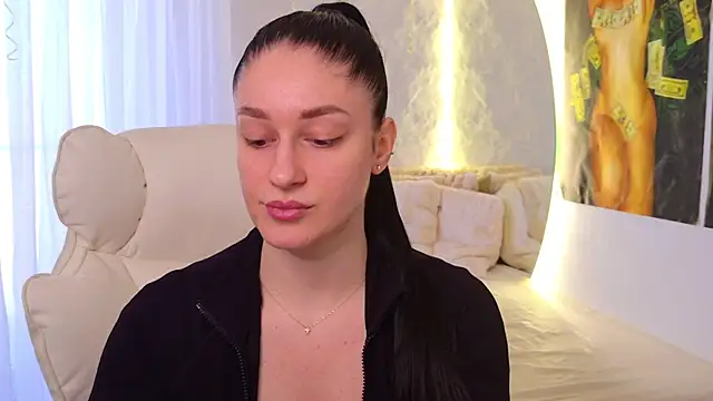 Snapshot of moniqque chatting on 05/03/26, 10:10 moniqque online show from 05/03/26, 10:10