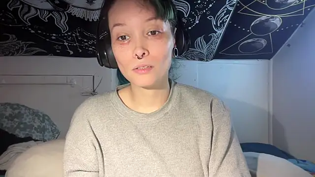 Snapshot of FRRANNKIE chatting on 12/15/24, 02:19 FRRANNKIE online show from 12/15/24, 02:19