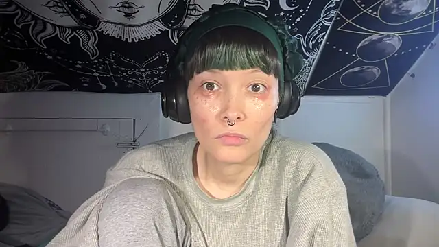 Snapshot of FRRANNKIE chatting on 12/16/24, 06:53 FRRANNKIE online show from 12/16/24, 06:53