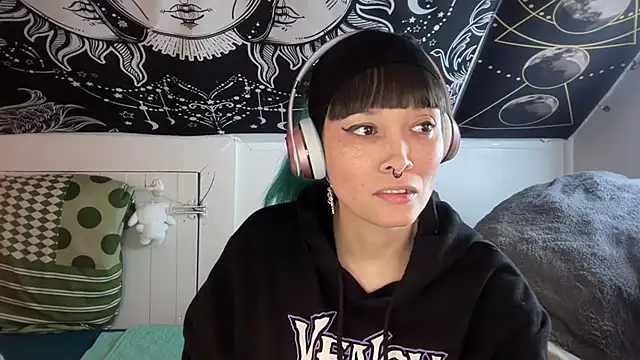 Snapshot of FRRANNKIE chatting on 02/21/25, 10:17 FRRANNKIE online show from 02/21/25, 10:17