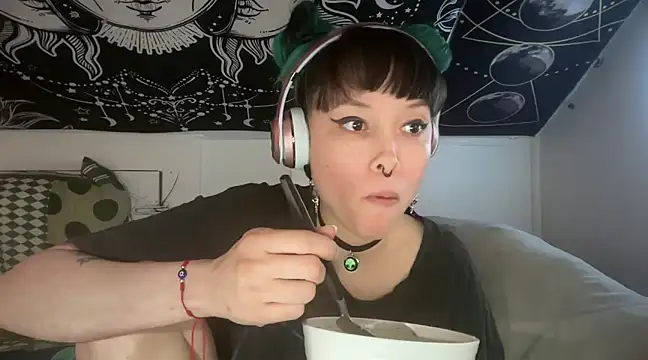 Snapshot of FRRANNKIE chatting on 03/19/25, 12:23 FRRANNKIE online show from 03/19/25, 12:23