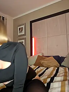 Snapshot of TARA-FUN chatting on 10/30/25, 06:08 TARA-FUN online show from 10/30/25, 06:08