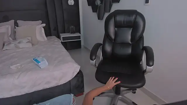 MileyCruz  online show from 03/20/25, 09:48