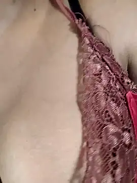 Snapshot of Hurrem_02 chatting on 03/21/25, 12:06 Hurrem 02 online show from 03/21/25, 12:06