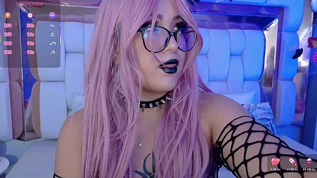 valkiria moore online show from 10/18/25, 07:58