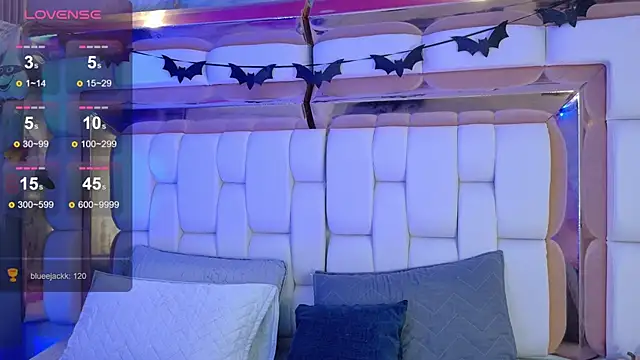 valkiria moore online show from 10/22/25, 07:57