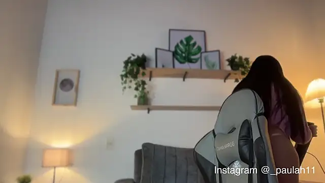 Snapshot of Paulah_x chatting on 11/13/25, 08:08 Paulah x online show from 11/13/25, 08:08