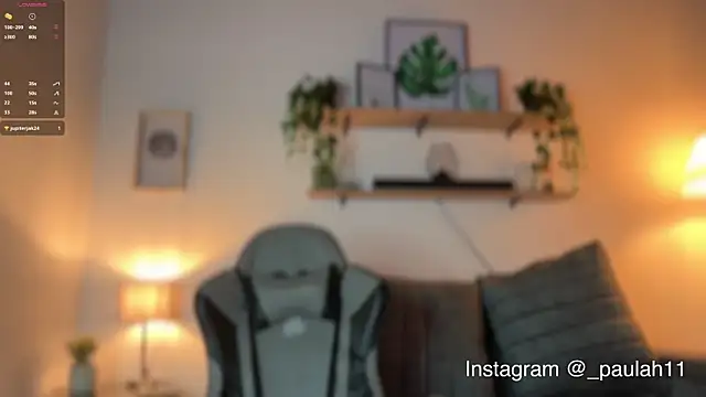 Snapshot of Paulah_x chatting on 11/14/25, 08:40 Paulah x online show from 11/14/25, 08:40