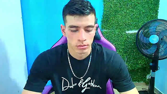 Snapshot of DEIBY_BABY chatting on 01/21/25, 02:22 DEIBY BABY online show from 01/21/25, 02:22