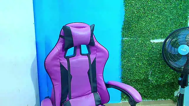 Snapshot of DEIBY_BABY chatting on 01/22/25, 01:20 DEIBY BABY online show from 01/22/25, 01:20