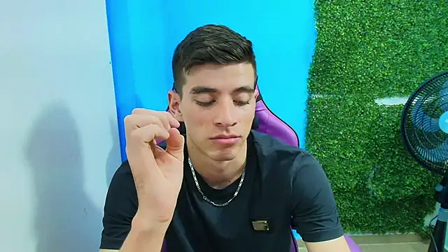 Snapshot of DEIBY_BABY chatting on 01/24/25, 01:35 DEIBY BABY online show from 01/24/25, 01:35