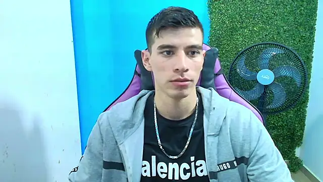 Snapshot of DEIBY_BABY chatting on 02/06/25, 12:00 DEIBY BABY online show from 02/06/25, 12:00