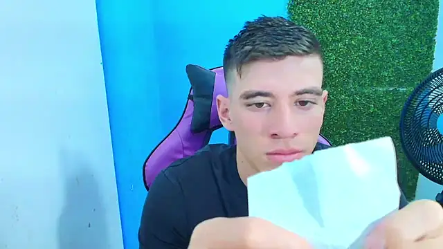 Snapshot of DEIBY_BABY chatting on 02/12/25, 12:27 DEIBY BABY online show from 02/12/25, 12:27