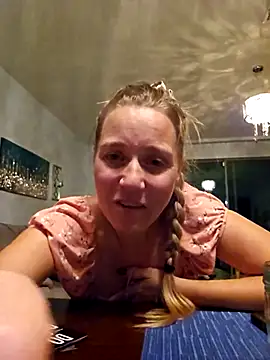 SkyelarSommer online show from 10/30/25, 04:47