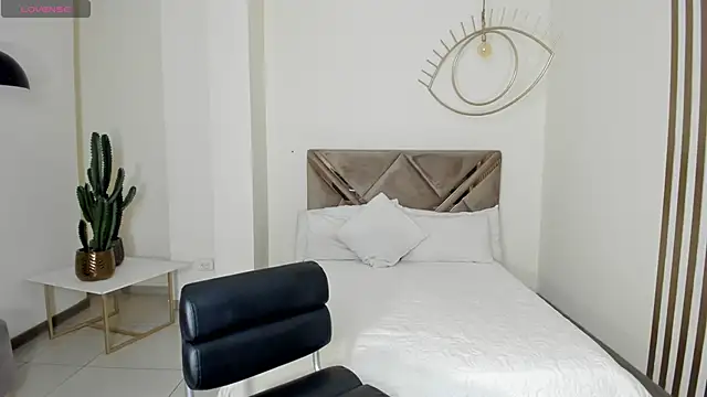 Snapshot of SunnyRivers chatting on 10/30/25, 04:52 SunnyRivers online show from 10/30/25, 04:52