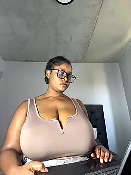 KnockoutBestie online show from 12/04/24, 09:51