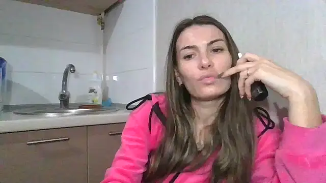 Snapshot of Carol-Rose chatting on 12/12/24, 08:43 Carol-Rose online show from 12/12/24, 08:43