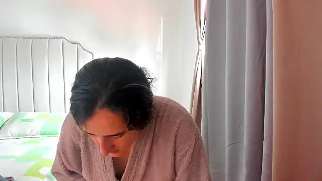 Snapshot of Hanna86 chatting on 08/09/26, 04:34 Hanna86 online show from 08/09/26, 04:34