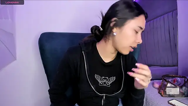 AmyOlimpo online show from 01/30/25, 03:55