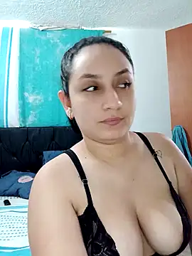 Snapshot of Angeelus2 chatting on 12/08/24, 04:18 Angeelus2 online show from 12/08/24, 04:18