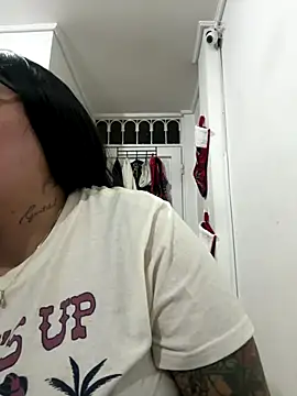 Snapshot of croftsmila chatting on 11/15/25, 12:19 croftsmila online show from 11/15/25, 12:19