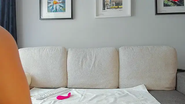 bellahot77 online show from 02/16/25, 10:21