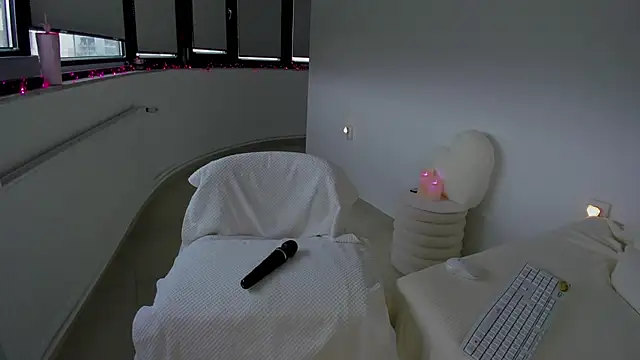 bellahot77 online show from 03/28/26, 10:48