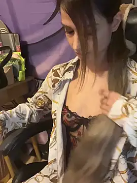 Snapshot of LaPetitechienne1 chatting on 12/21/24, 09:47 LaPetitechienne1 online show from 12/21/24, 09:47