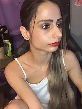 Snapshot of LaPetitechienne1 chatting on 12/22/24, 11:31 LaPetitechienne1 online show from 12/22/24, 11:31