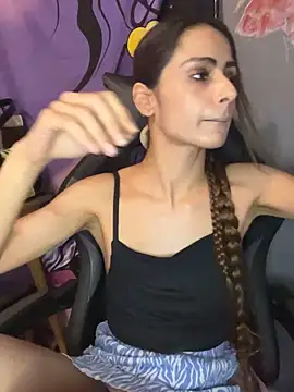 Snapshot of LaPetitechienne1 chatting on 12/29/24, 08:48 LaPetitechienne1 online show from 12/29/24, 08:48