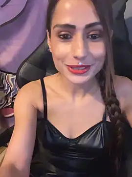 Snapshot of LaPetitechienne1 chatting on 12/31/24, 11:39 LaPetitechienne1 online show from 12/31/24, 11:39