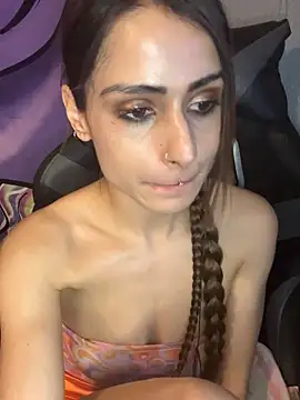 Snapshot of LaPetitechienne1 chatting on 01/01/25, 02:41 LaPetitechienne1 online show from 01/01/25, 02:41