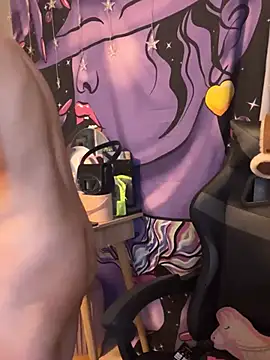 Snapshot of LaPetitechienne1 chatting on 01/11/25, 04:14 LaPetitechienne1 online show from 01/11/25, 04:14