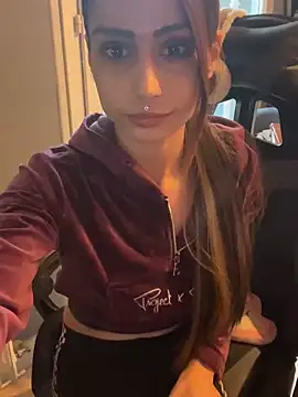 Snapshot of LaPetitechienne1 chatting on 01/14/25, 08:09 LaPetitechienne1 online show from 01/14/25, 08:09