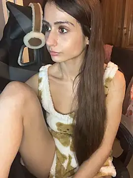 Snapshot of LaPetitechienne1 chatting on 01/26/25, 01:09 LaPetitechienne1 online show from 01/26/25, 01:09