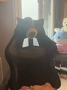 Snapshot of LaPetitechienne1 chatting on 01/27/25, 11:22 LaPetitechienne1 online show from 01/27/25, 11:22