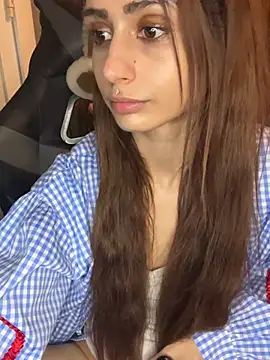 Snapshot of LaPetitechienne1 chatting on 02/01/25, 02:02 LaPetitechienne1 online show from 02/01/25, 02:02