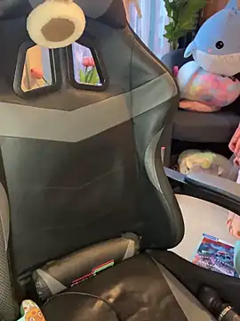 Snapshot of LaPetitechienne1 chatting on 02/13/25, 07:45 LaPetitechienne1 online show from 02/13/25, 07:45