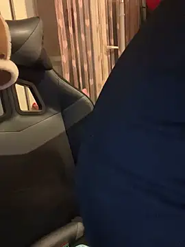 Snapshot of LaPetitechienne1 chatting on 02/13/25, 09:17 LaPetitechienne1 online show from 02/13/25, 09:17