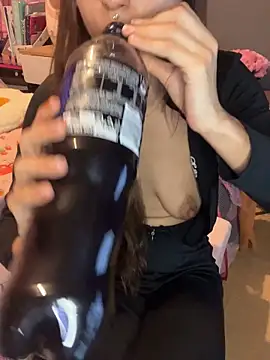 Snapshot of LaPetitechienne1 chatting on 02/17/25, 12:54 LaPetitechienne1 online show from 02/17/25, 12:54