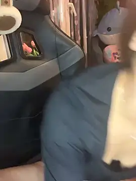 Snapshot of LaPetitechienne1 chatting on 02/20/25, 09:42 LaPetitechienne1 online show from 02/20/25, 09:42