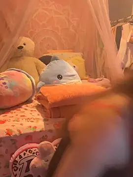 Snapshot of LaPetitechienne1 chatting on 03/01/25, 12:39 LaPetitechienne1 online show from 03/01/25, 12:39