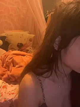 Snapshot of LaPetitechienne1 chatting on 03/02/25, 09:32 LaPetitechienne1 online show from 03/02/25, 09:32