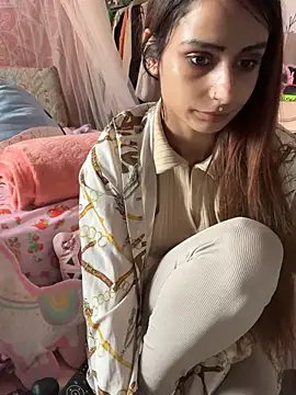 Snapshot of LaPetitechienne1 chatting on 03/11/25, 07:48 LaPetitechienne1 online show from 03/11/25, 07:48