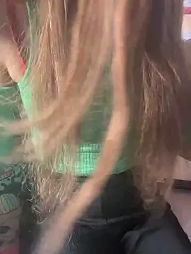 Snapshot of LaPetitechienne1 chatting on 03/14/25, 03:26 LaPetitechienne1 online show from 03/14/25, 03:26