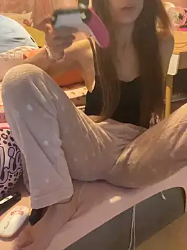 Snapshot of LaPetitechienne1 chatting on 03/15/25, 07:27 LaPetitechienne1 online show from 03/15/25, 07:27